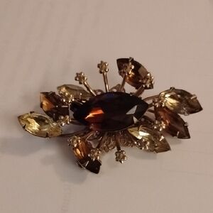 Vintage-Inspired Gold and Brown Brooch Yellow And Brown Stones